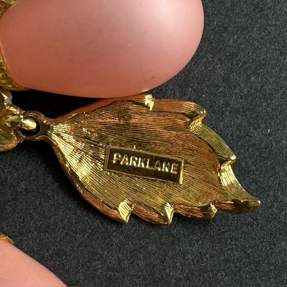 Vintage Parkelane Pink Lavender Brooch Grape Berries Moonglow Cluster Dangle Pin - Picture 8 of 9